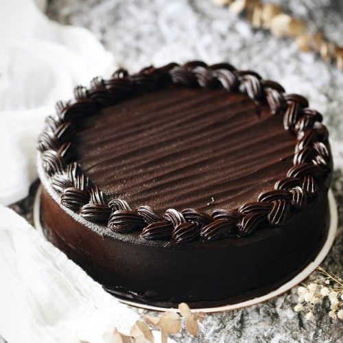 Order Tempting Truffle Kitkat Cake Online, Price Rs.690 | FlowerAura